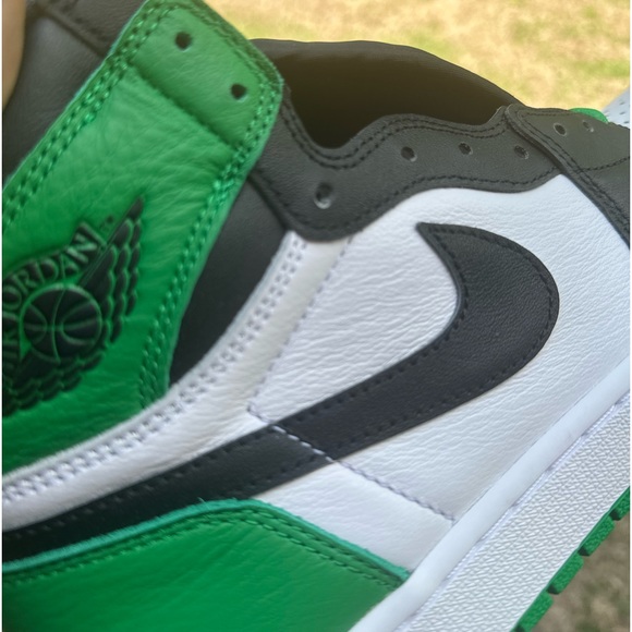 Air Jordan 1 Retro High OG - Picture 13 of 15